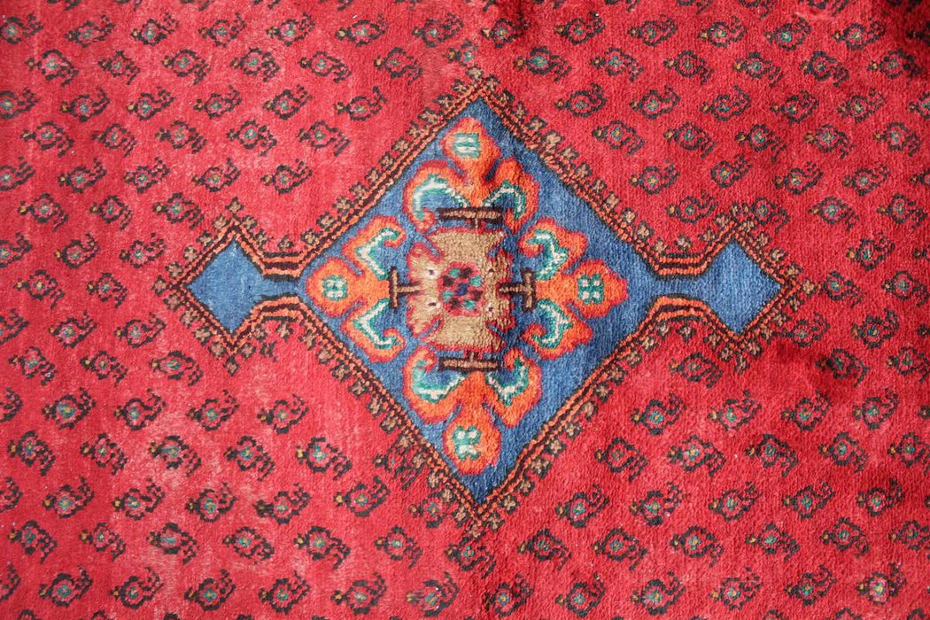 Beautiful Traditional Antique Red Medallion Handmade Wool Rug 90 X 175 cm medallion over-view homelooks.com